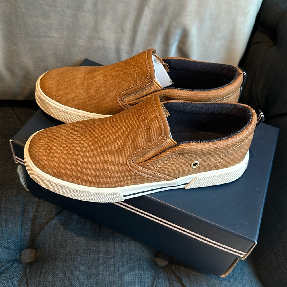 Nautica youth size 1 tan boat shoe